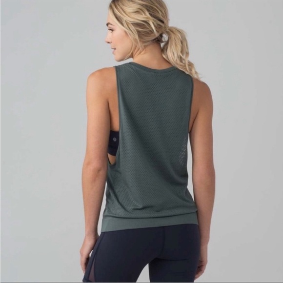 Lululemon Athletica Green Muscle Tee with Cut Out Design - Picture 1 of 10
